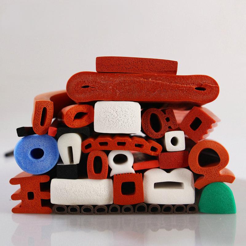 硅膠發(fā)泡條：常州嶸牌橡塑制品有限公司的專業(yè)密封解決方案