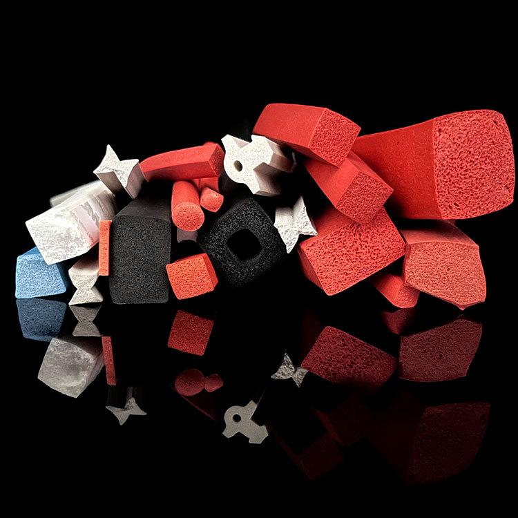 需要兼顧耐溫與彈性？嶸牌硅膠發(fā)泡密封條兼具彈性與耐溫性，綜合性能優(yōu)異