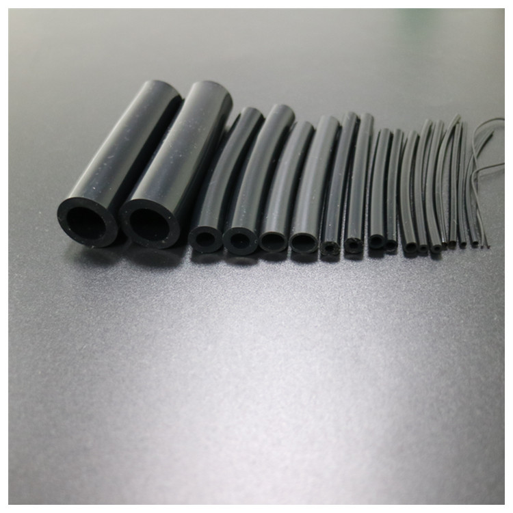 傳輸溶劑怕靜電起火？嶸牌導(dǎo)靜電硅膠軟管，化工/粉體輸送安全優(yōu)選！